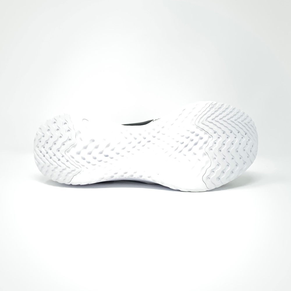 Nike Epic React Flyknit 2 'Oreo' Running Shoe - Picture 8 of 8